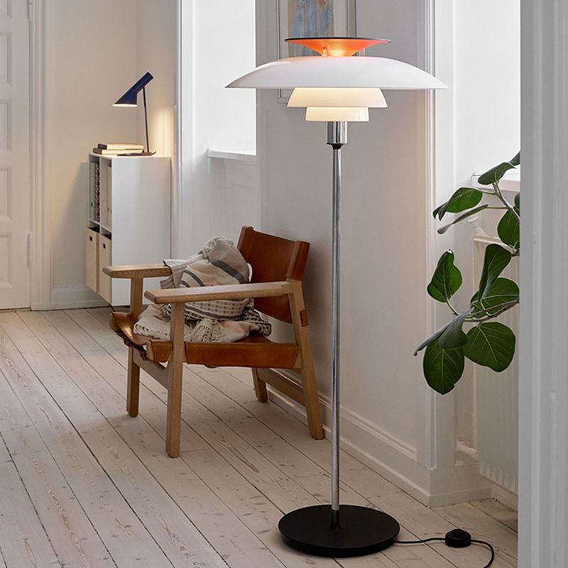 Salgado lampadar modern din metal, în formă de farfurie zburătoare