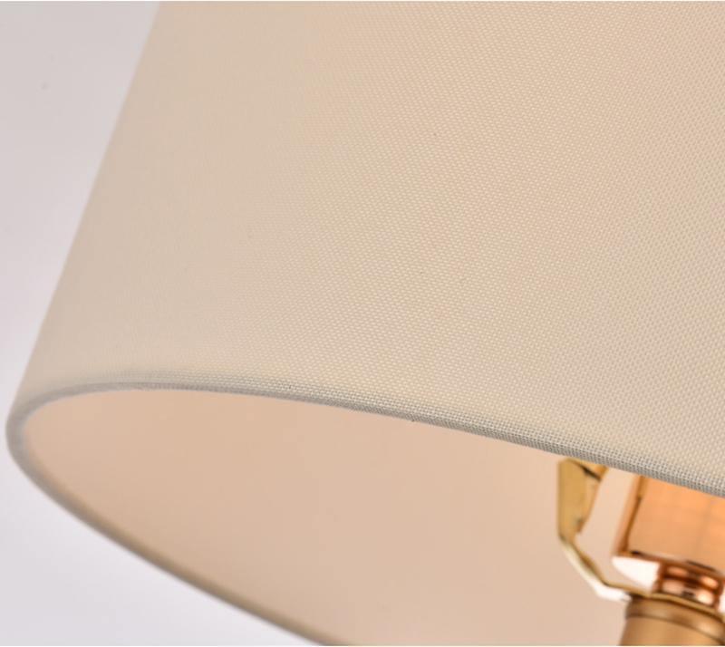 Selisise lampă de masă modernă