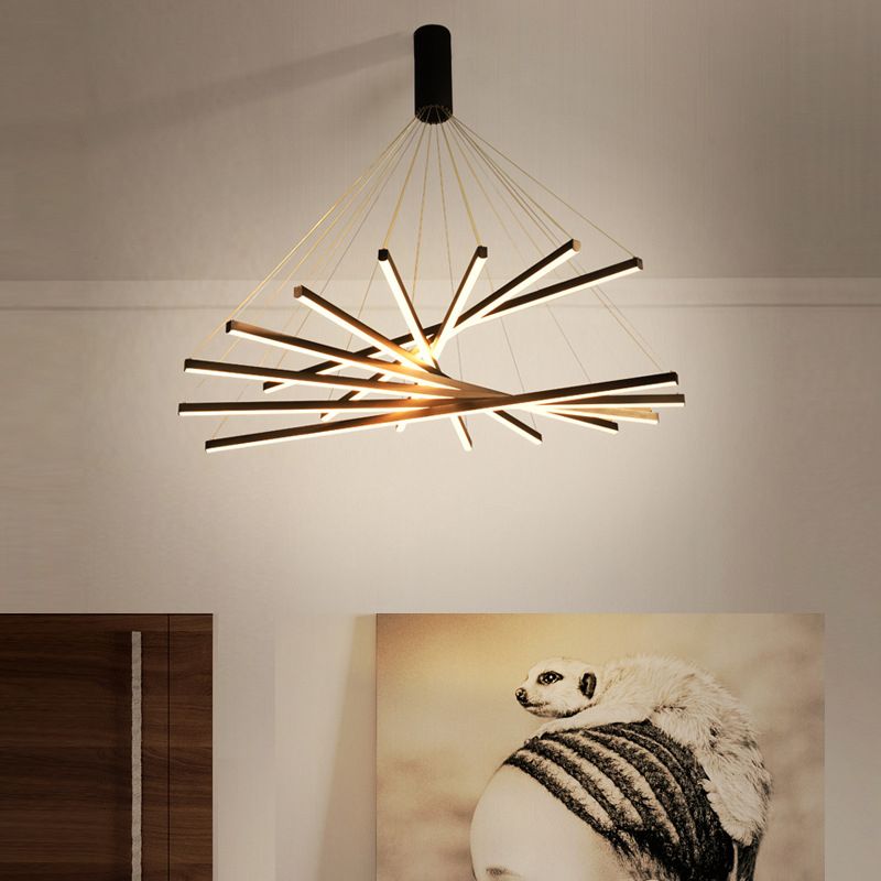 Arisha lampă suspendată neagră din metal, minimalistă, liniară, pentru living