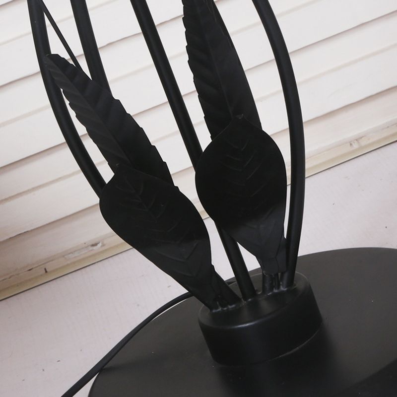 Bella lampadar cu ramificații de flori negru pentru living