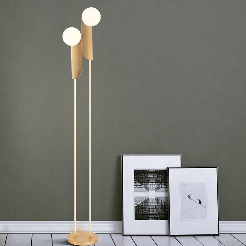 Salgado lampadar auriu din metal, minimalist, pentru living