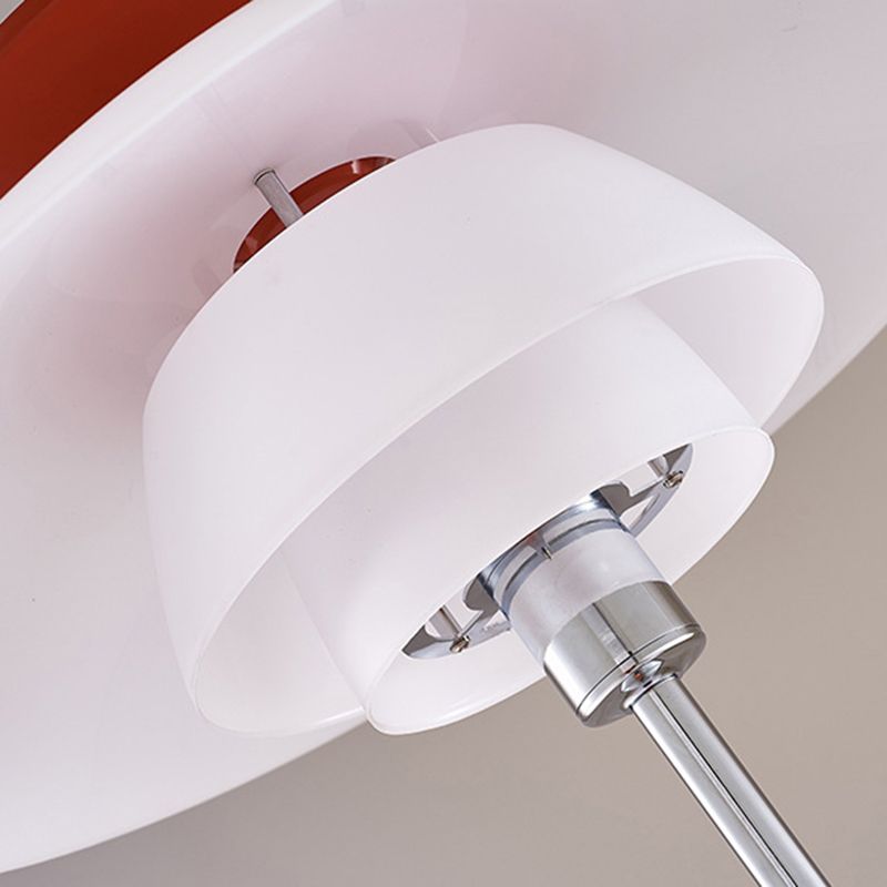 Salgado lampadar modern din metal, în formă de farfurie zburătoare