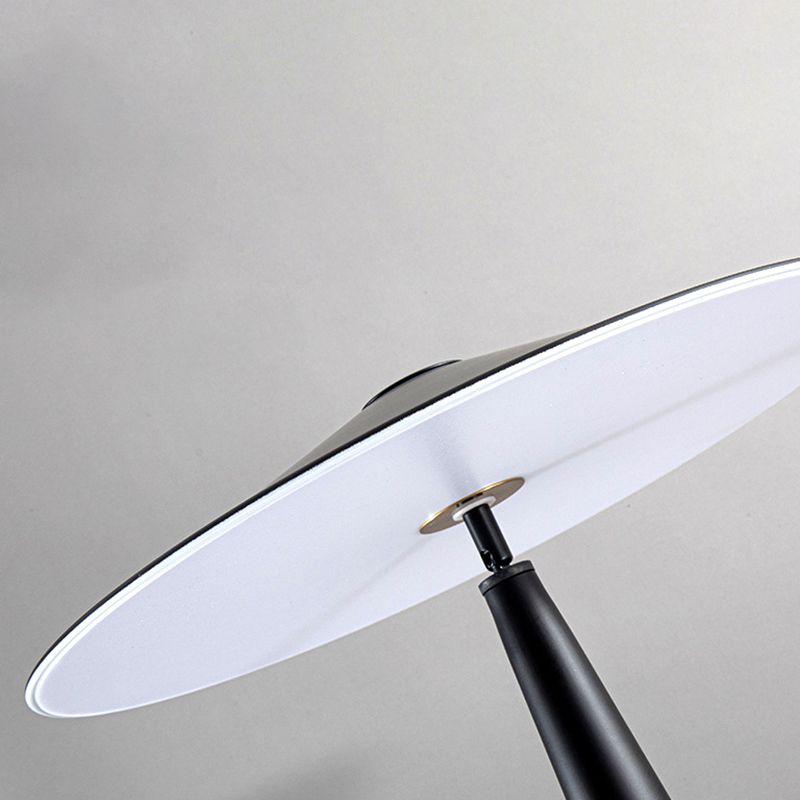 Salgado lampadar modern cu Formă de Farfurie din metal, negru