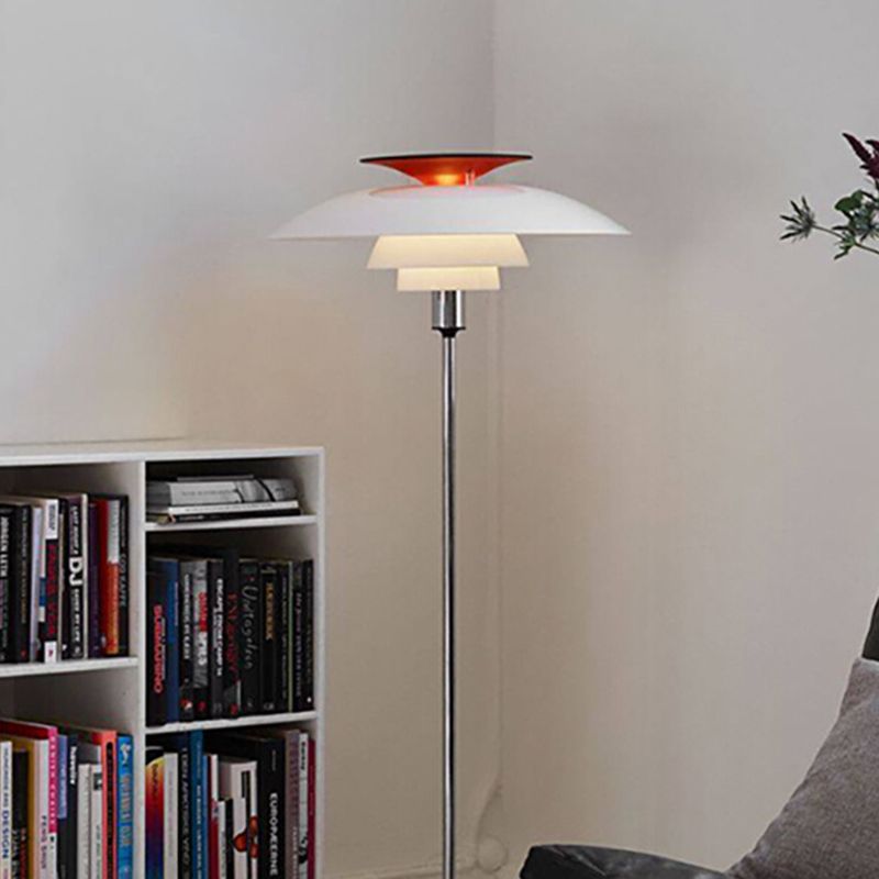 Salgado lampadar modern din metal, în formă de farfurie zburătoare