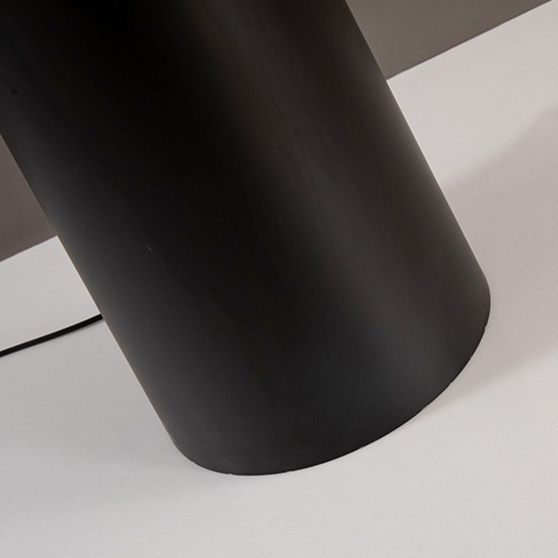 Salgado lampadar modern cu Formă de Farfurie din metal, negru