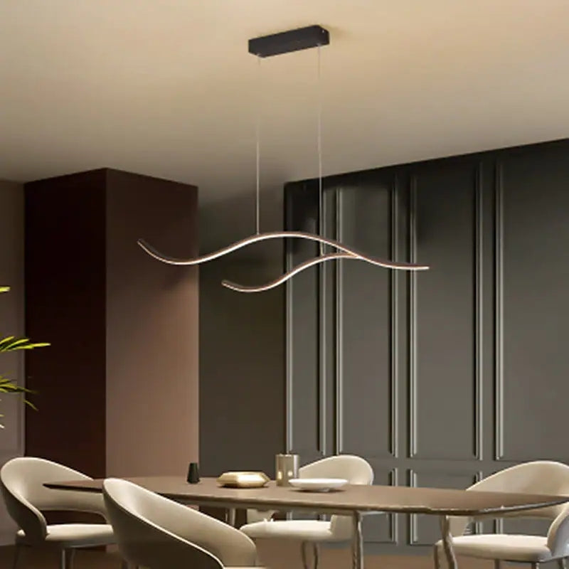Arisha lampă suspendată curbată liniară, negru/auriu