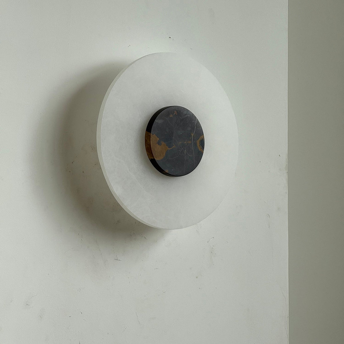 Rauduvyi aplică de perete modernă, minimalistă din alabastru