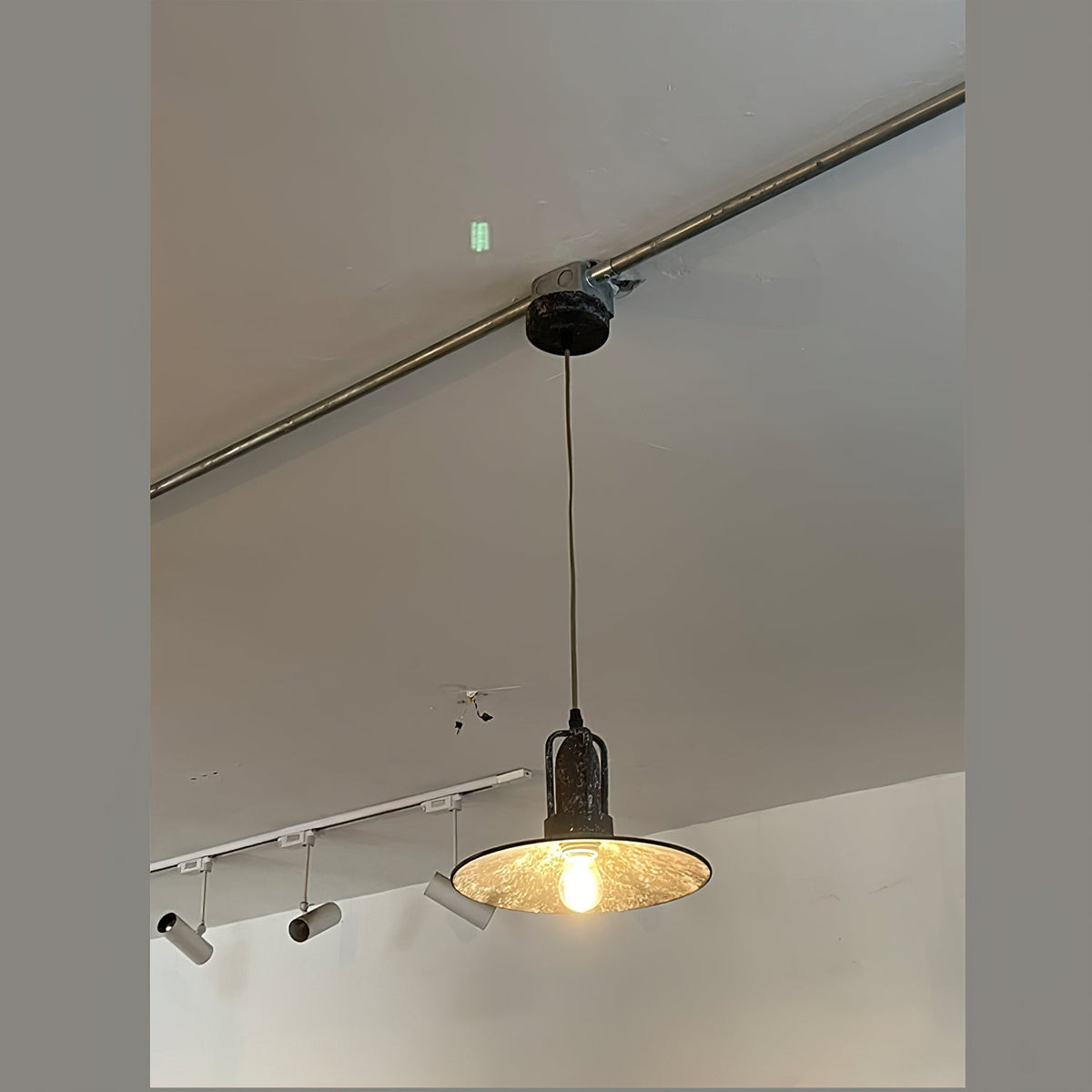 Yrvuvyi lampă suspendată din metal, modernă, minimalistă, industrială