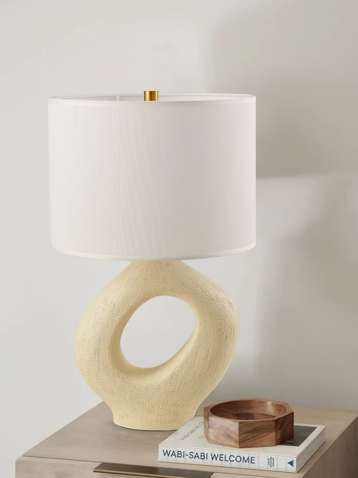 Lumestic lampă de masă din rășină și material textil, sculpturală
