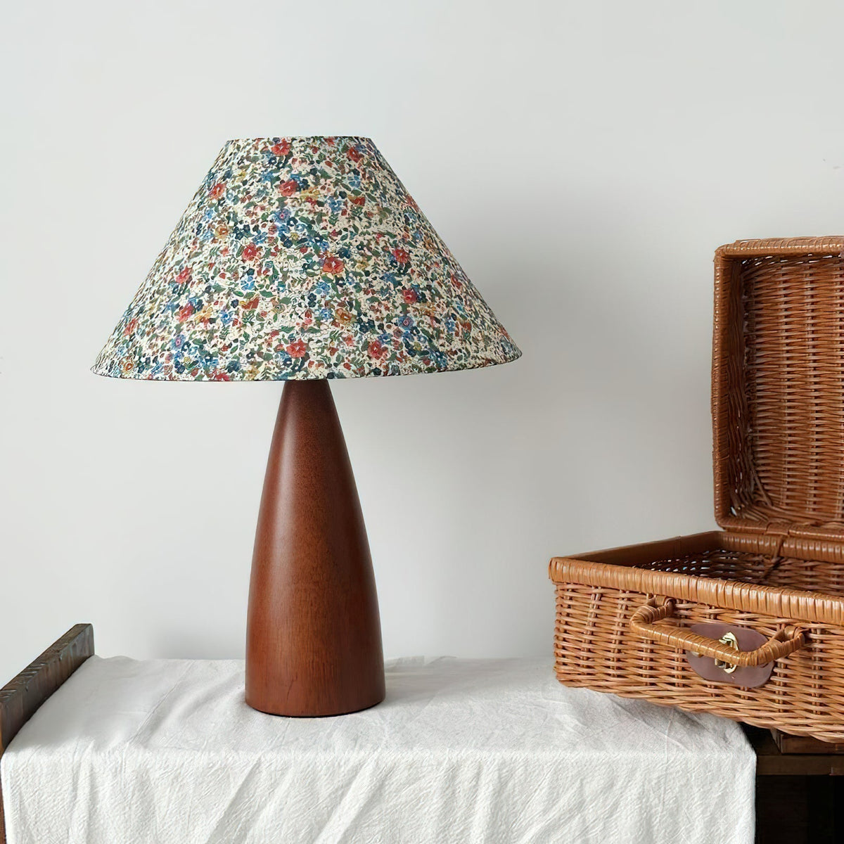 Ber lampă de masă vintage din lemn