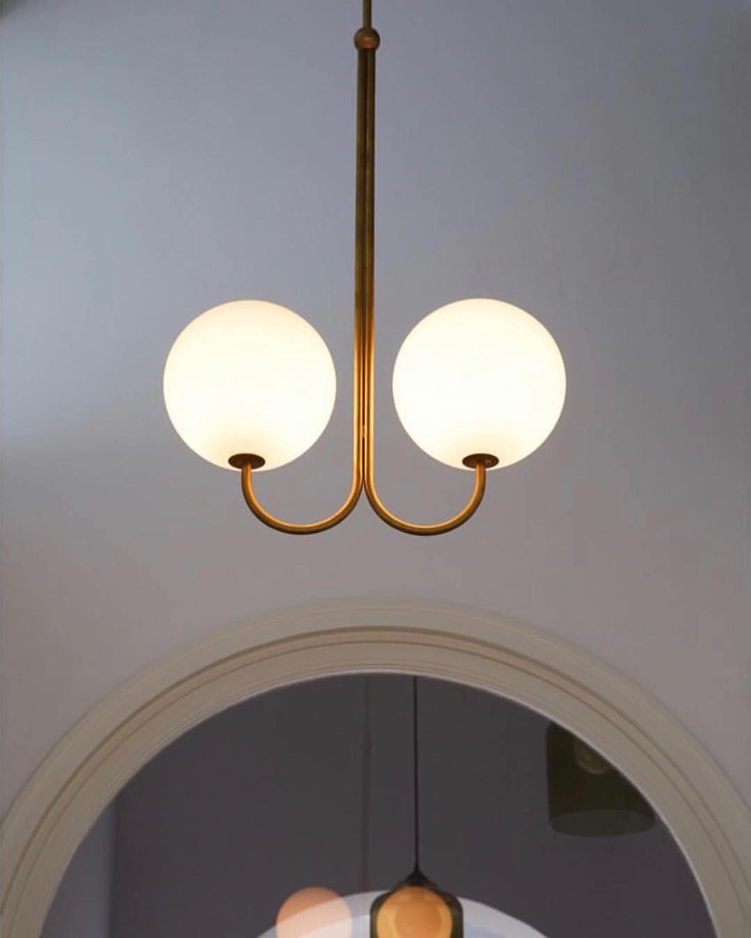 Brin lampă suspendată din metal și sticlă, elegantă