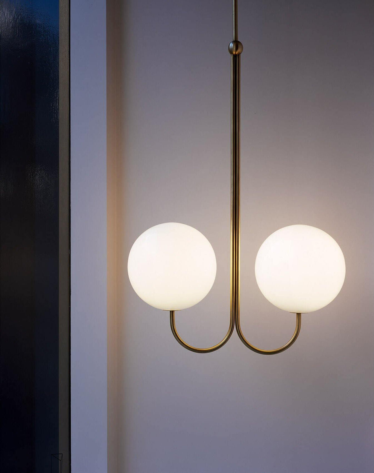 Brin lampă suspendată din metal și sticlă, elegantă