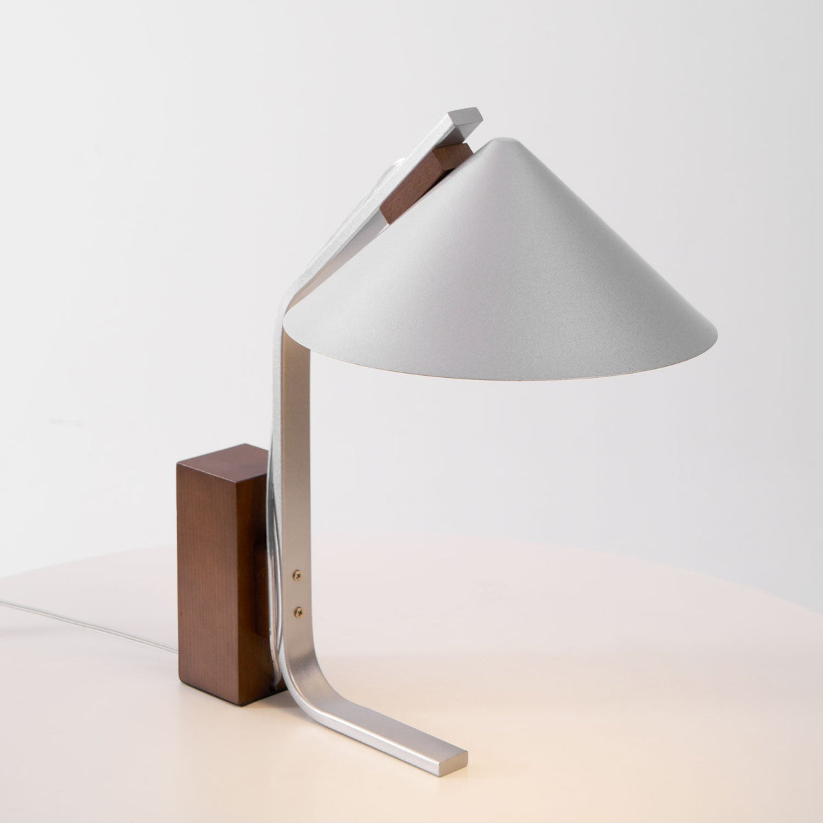 Ireld lampă de masă modernă