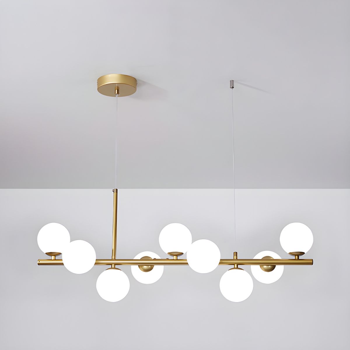 Lioroora candelabru auriu din sticlă, cu glob, cu 12 surse de lumină