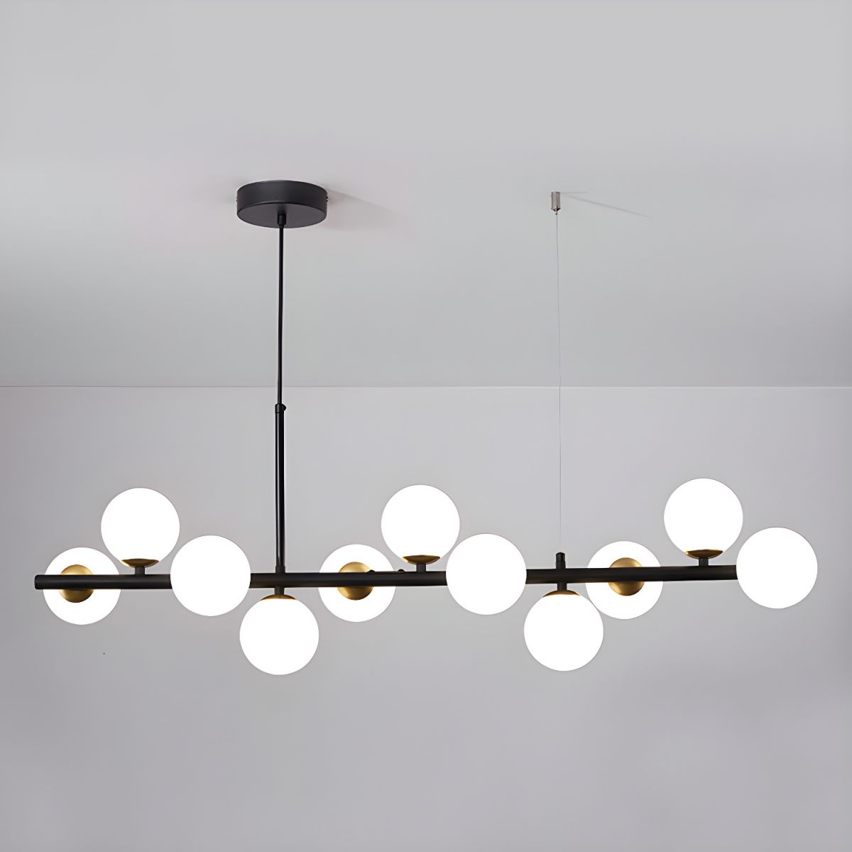 Lioroora candelabru auriu din sticlă, cu glob, cu 12 surse de lumină