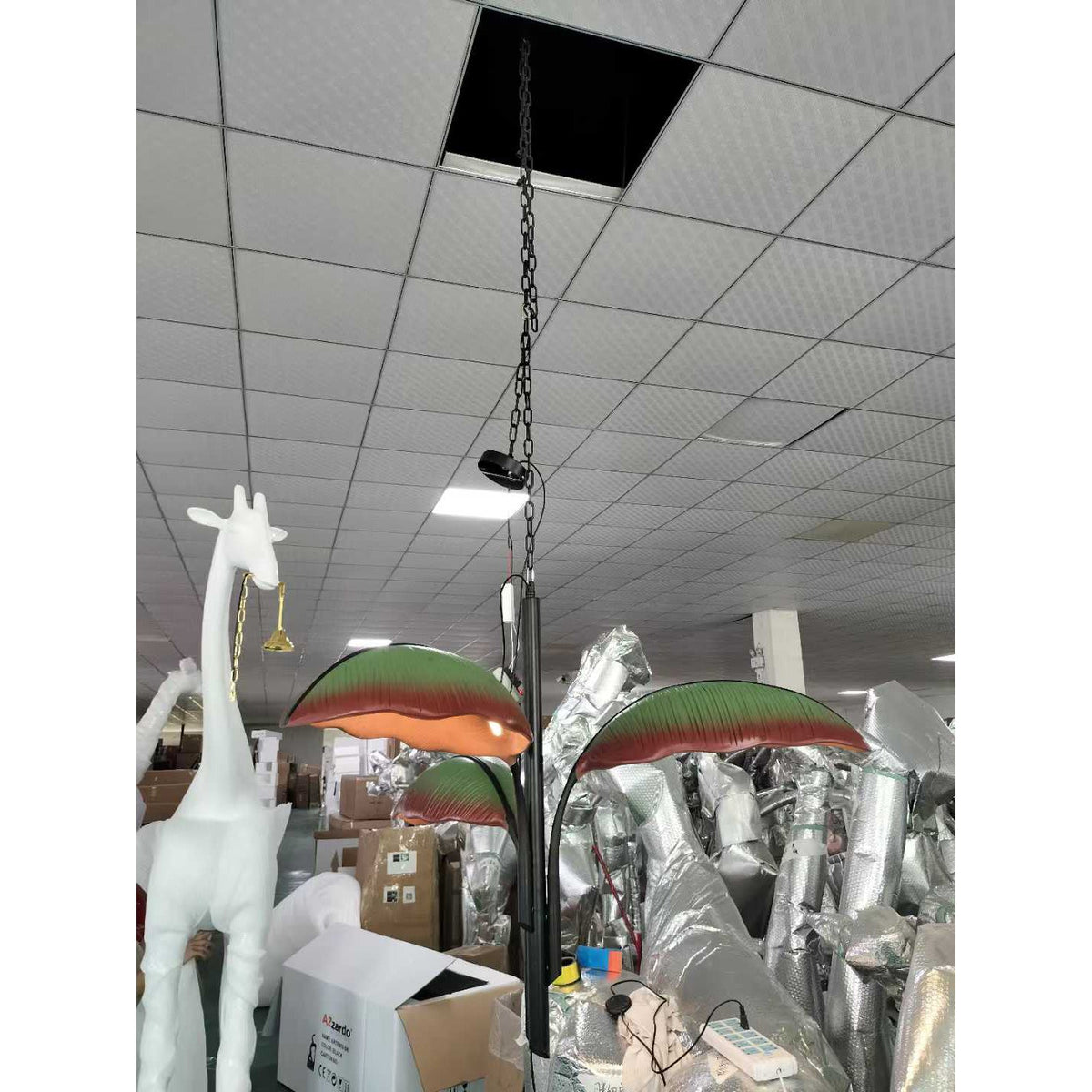 Rauduvyu candelabru negru din metal, modern, minimalist, cu frunze