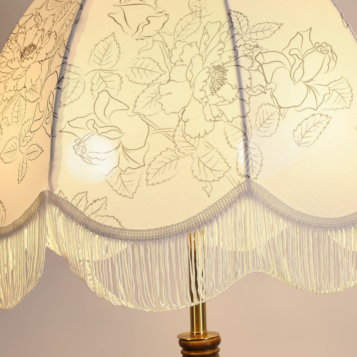 Fioeette lampadar cu abajur textil