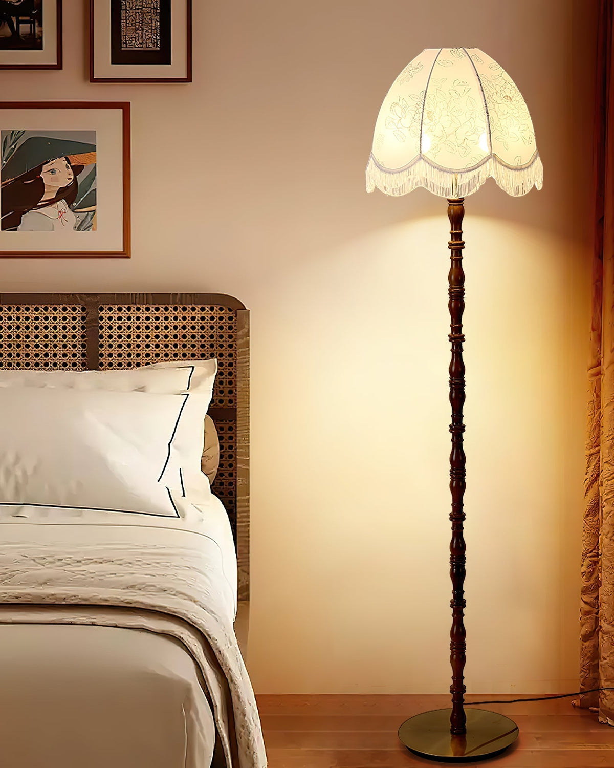 Fioeette lampadar cu abajur textil