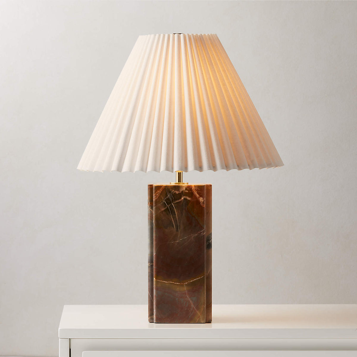 Teriinelia lampă de masă