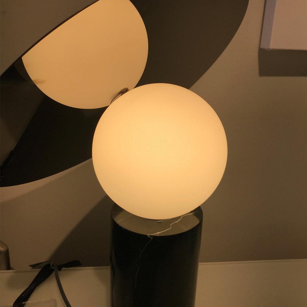 Dila lampă de masă minimalistă din marmură