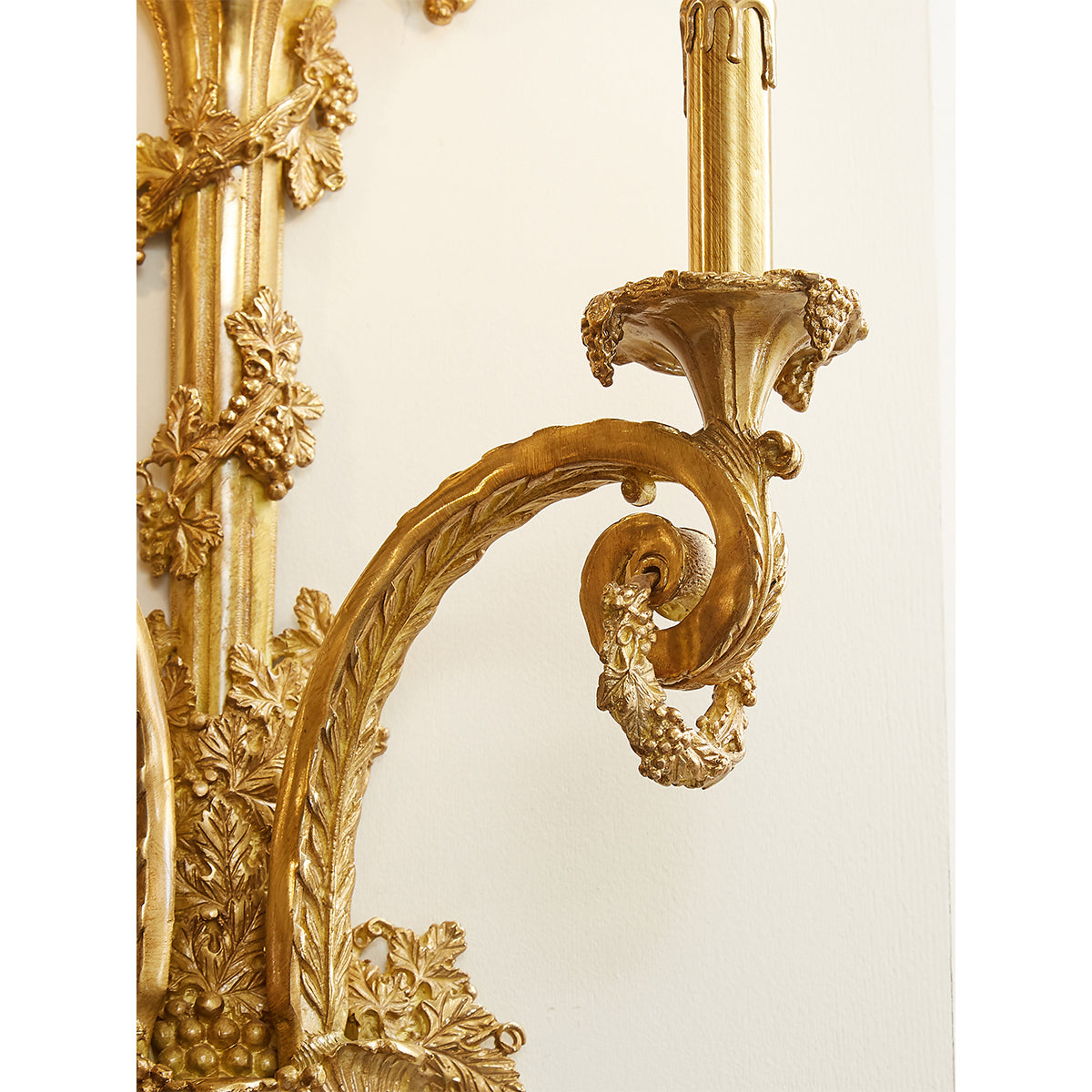 Lumorise aplică de perete