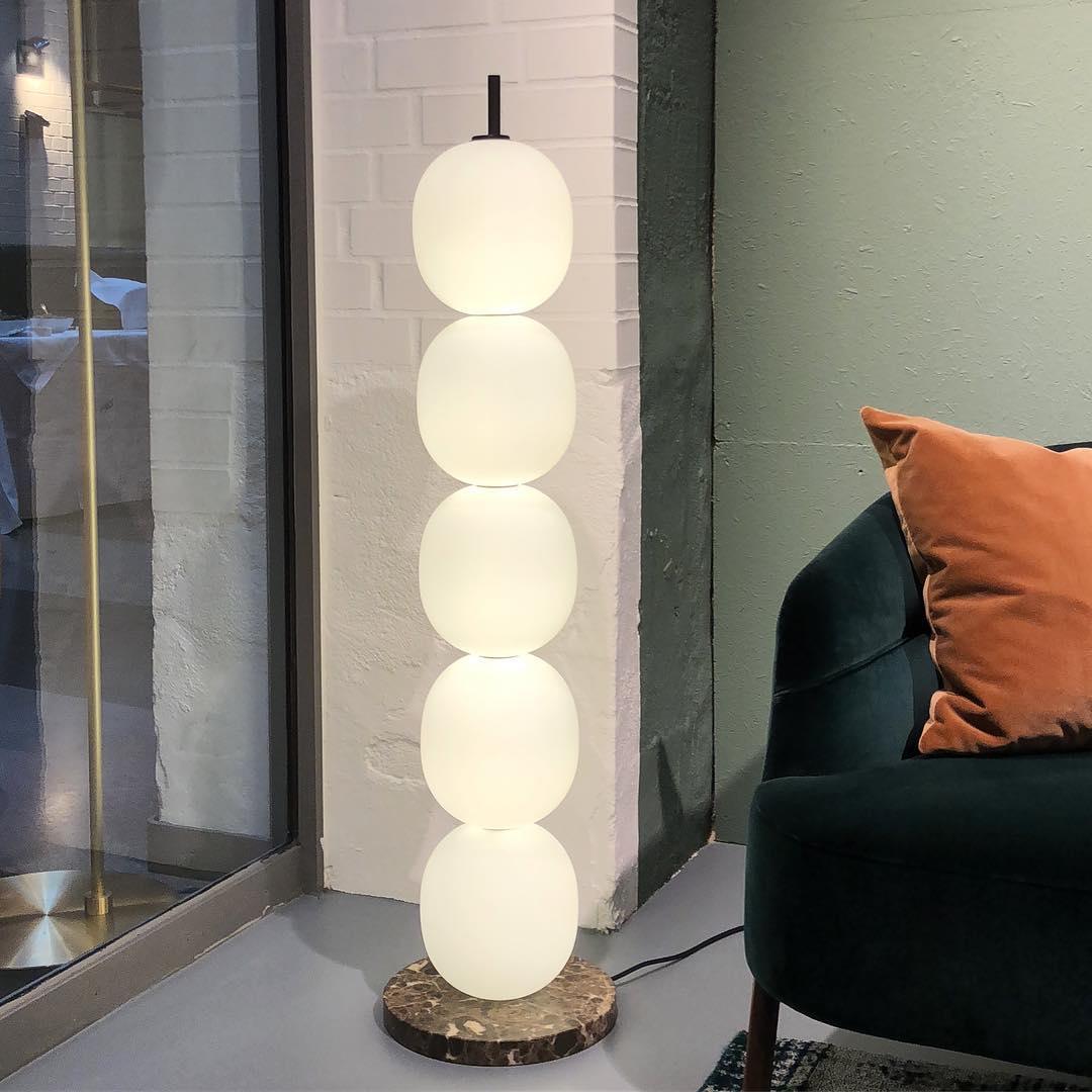 Ceni lampadar minimalist din marmură