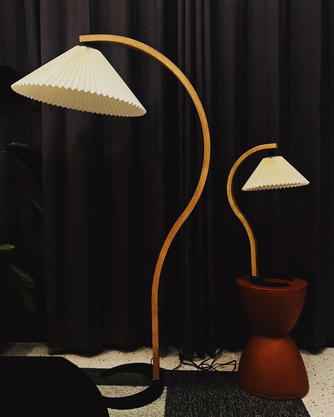Viaro lampadar din lemn