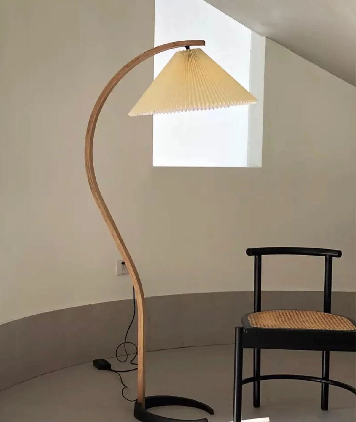 Viaro lampadar din lemn