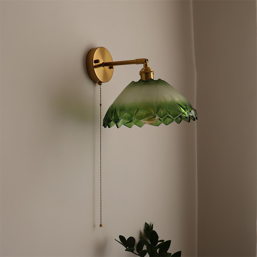 Rilo aplică de perete din alamă cu abajur din sticlă verde/transparent și lanț pentru comutare
