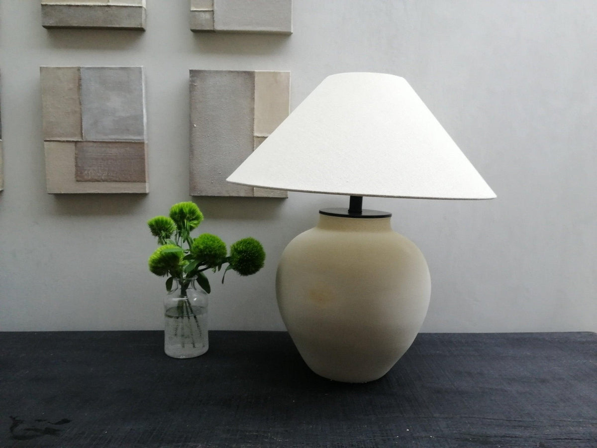 Lumian lampă de masă din material textil și ceramică, rustică
