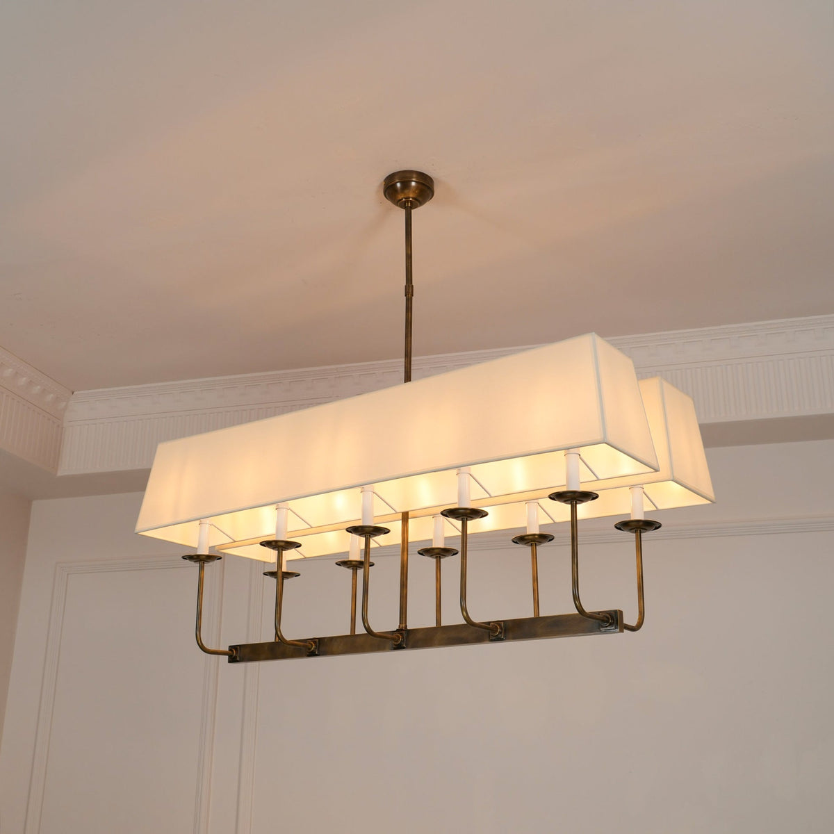 Avenerira candelabru liniar