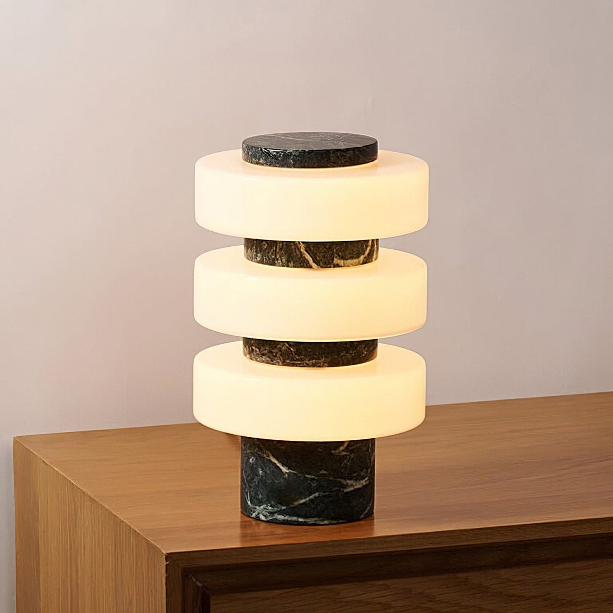 Orelinise lampă de masă