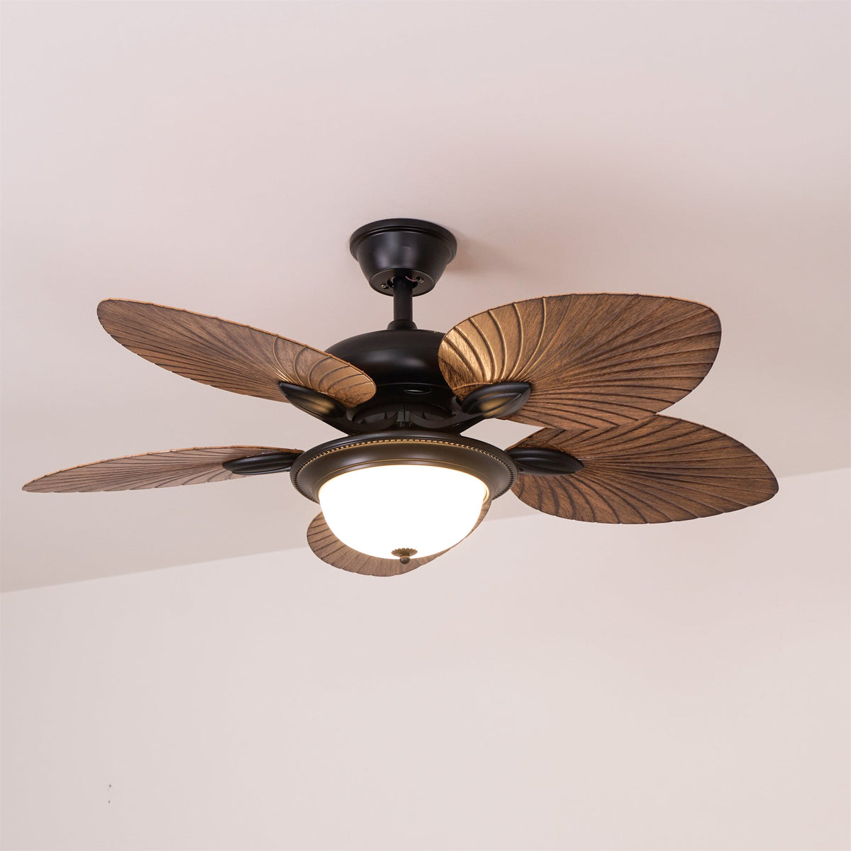 Viraalel ventilator de tavan cu lumină