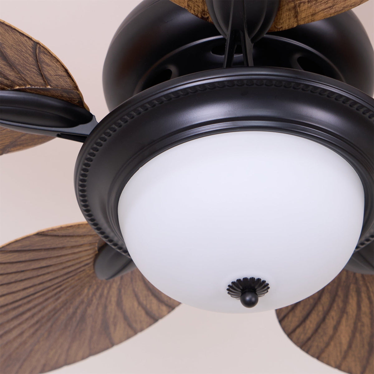 Viraalel ventilator de tavan cu lumină
