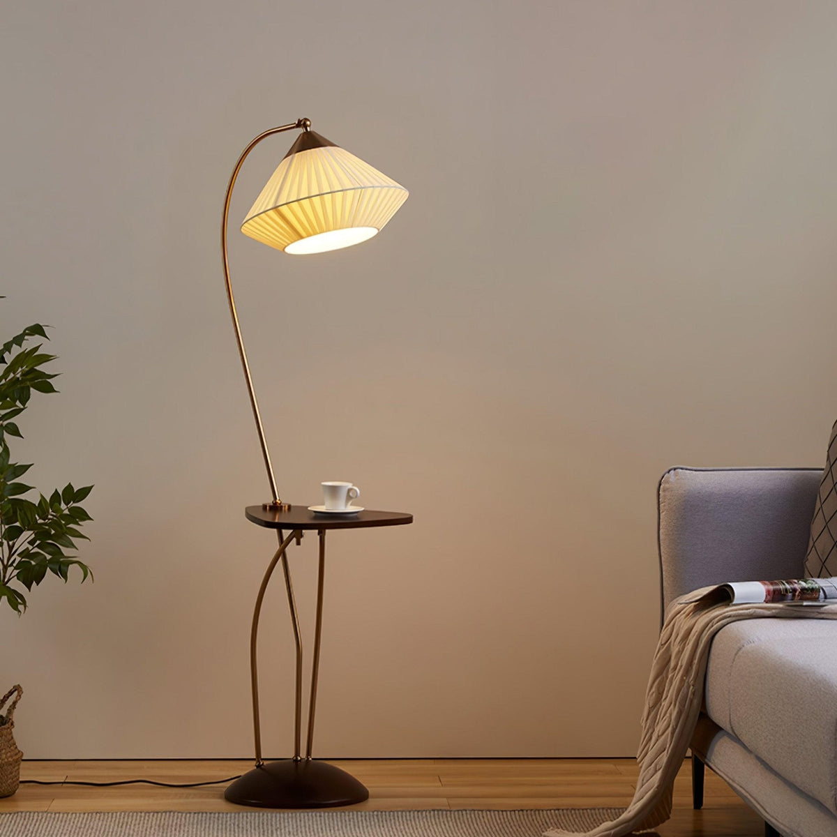Raviq lampadar vintage cu abajur textil