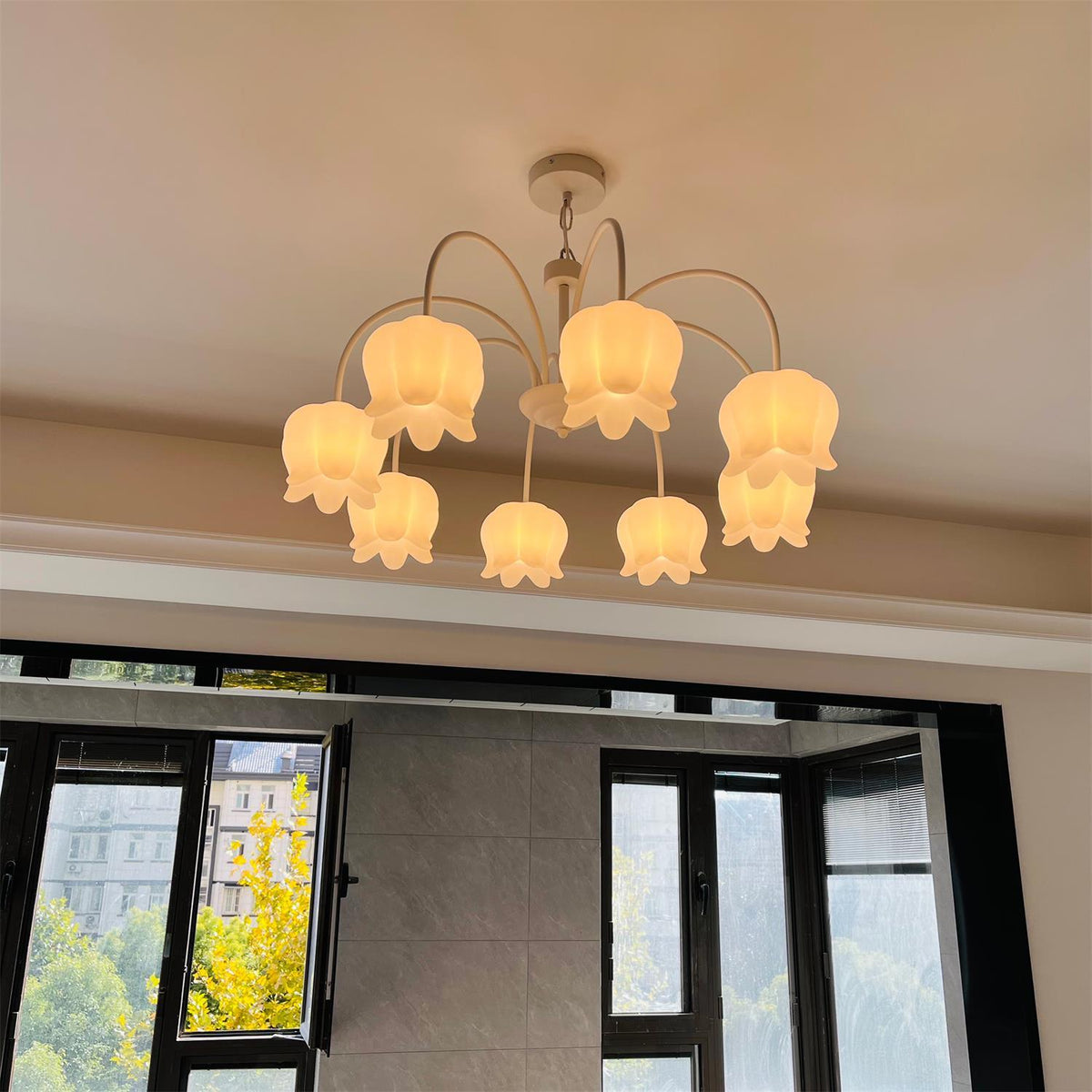Veleissa candelabru alb, elegant, în formă de clopot, cu abajur, curbat, cu braț, floral