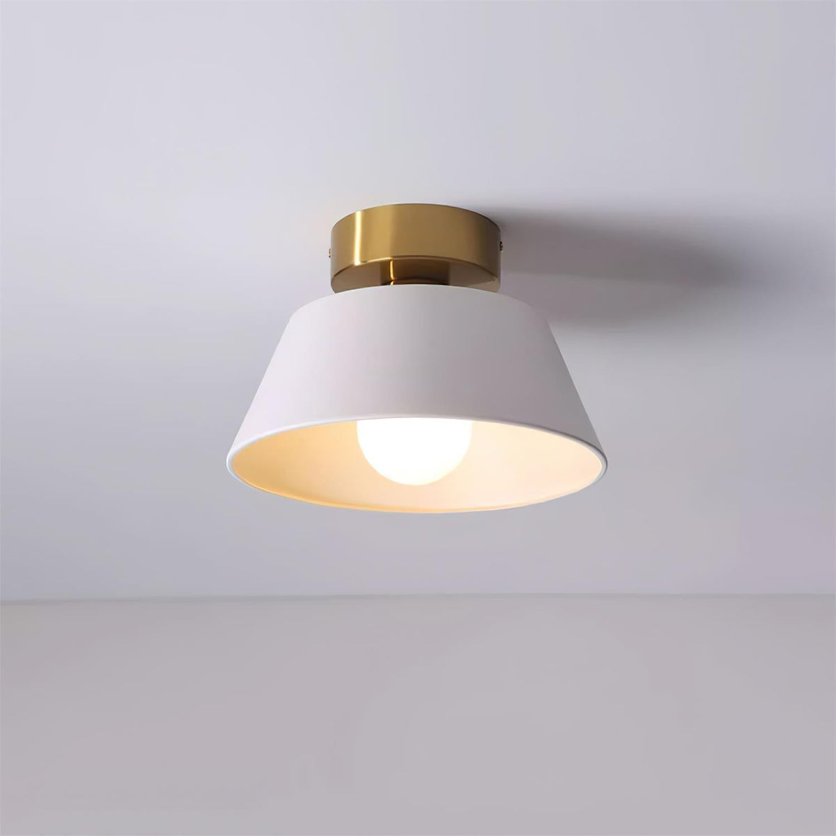 Plafonieră aplicată modernă cu rozetă metalică, minimalistă