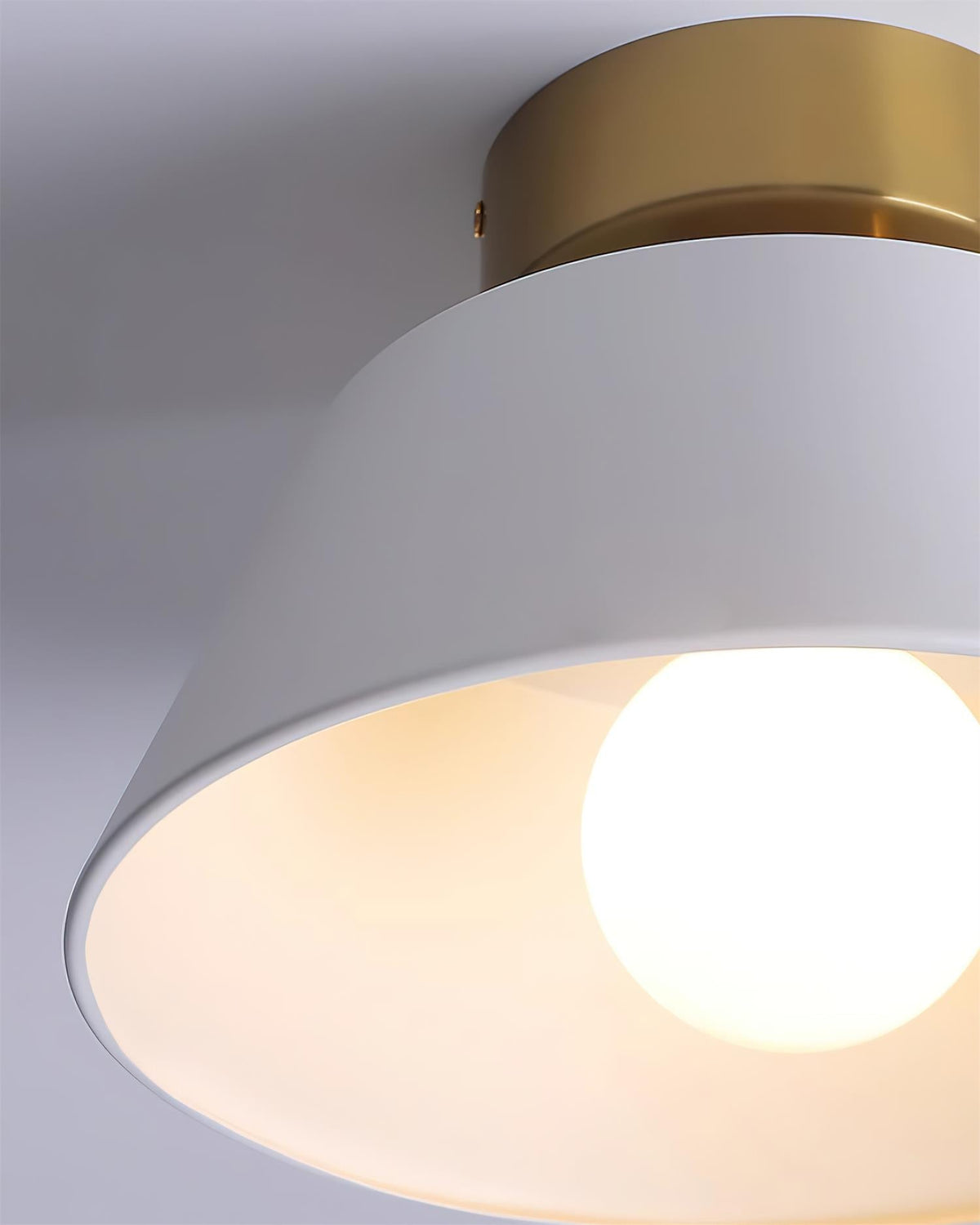 Plafonieră aplicată modernă cu rozetă metalică, minimalistă