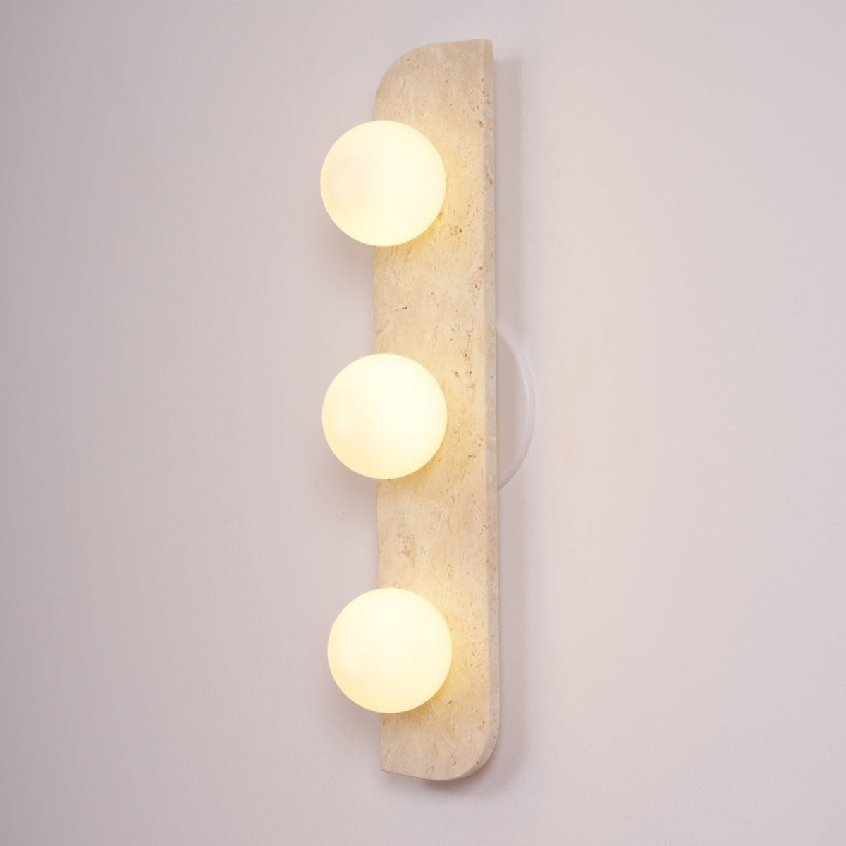 Serearia aplică de perete din travertin, minimalistă, cu ștecher