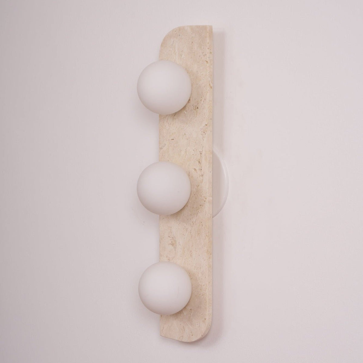 Serearia aplică de perete din travertin, minimalistă, cu ștecher