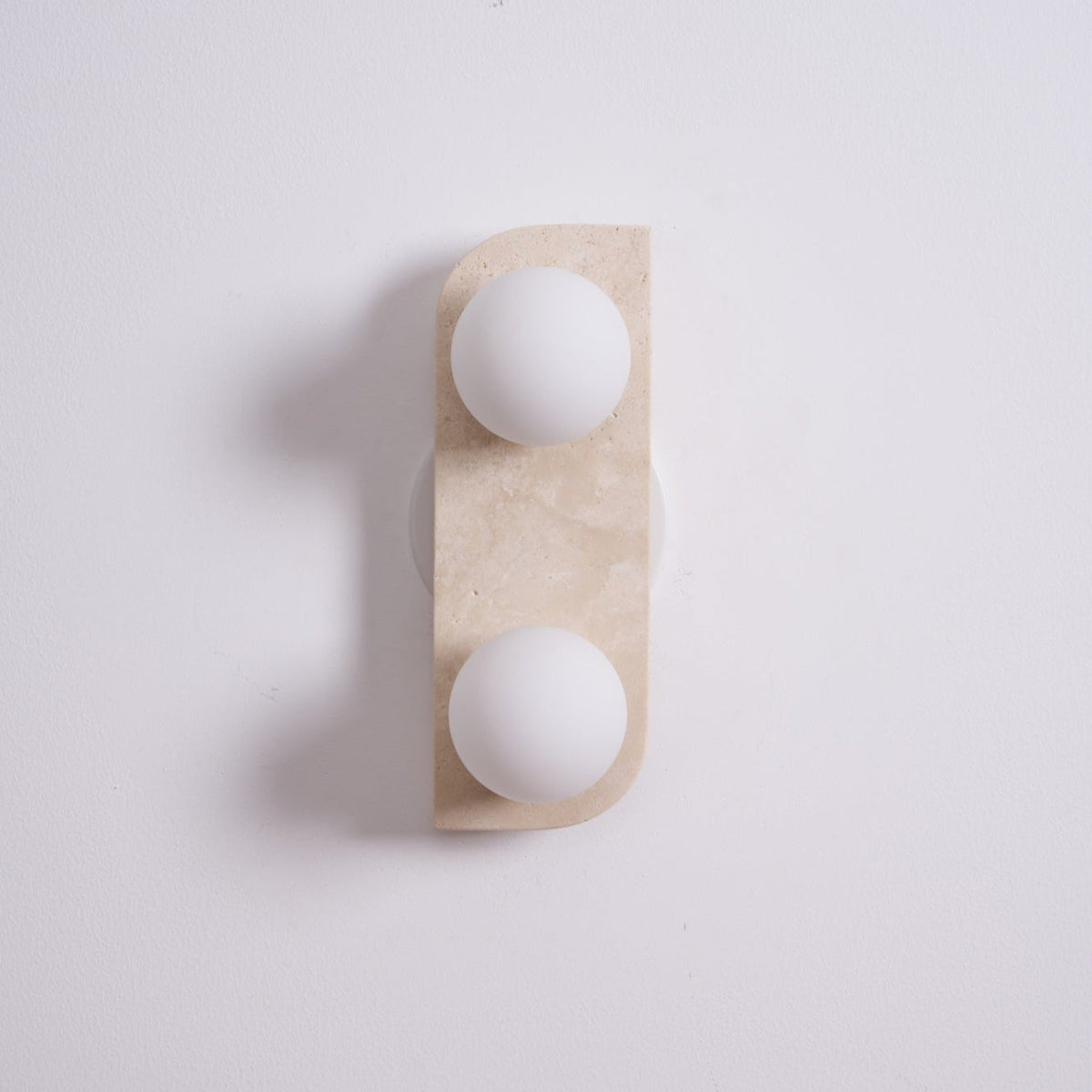 Serearia aplică de perete din travertin, minimalistă, cu ștecher