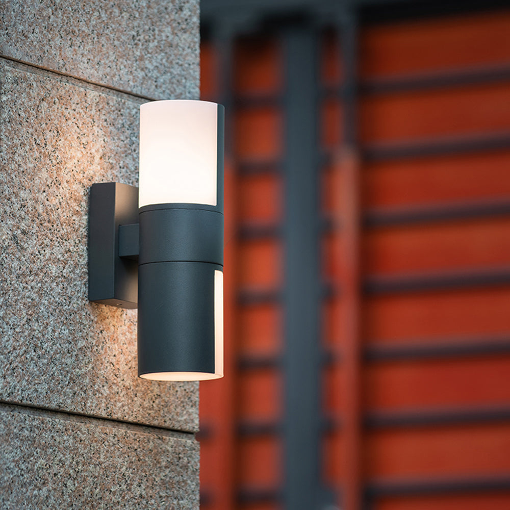 Ray aplică de perete modernă cilindrică metalică cu acrilic, reglabilă și impermeabilă pentru exterior, negru/alb