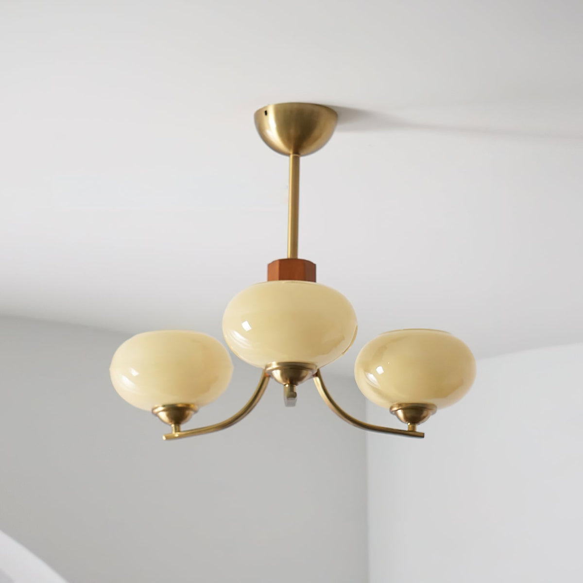 Vira candelabru ambră din sticlă, cu glob, cu 6 surse de lumină