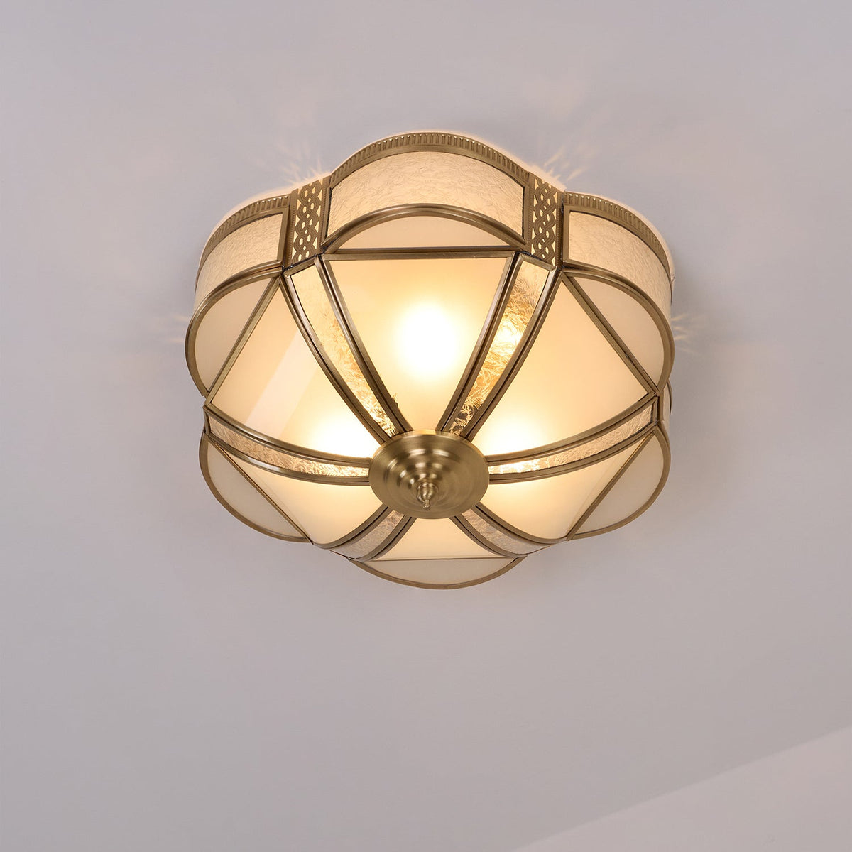 Xaris lampadar din alamă, floral