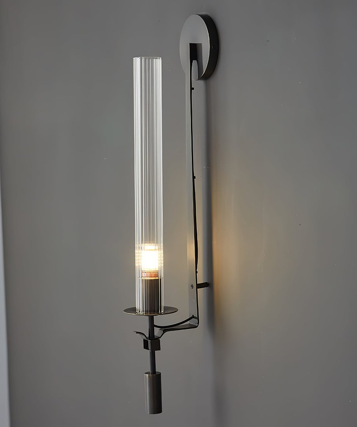 Veloora aplică de perete din alamă și sticlă, minimalistă, striată