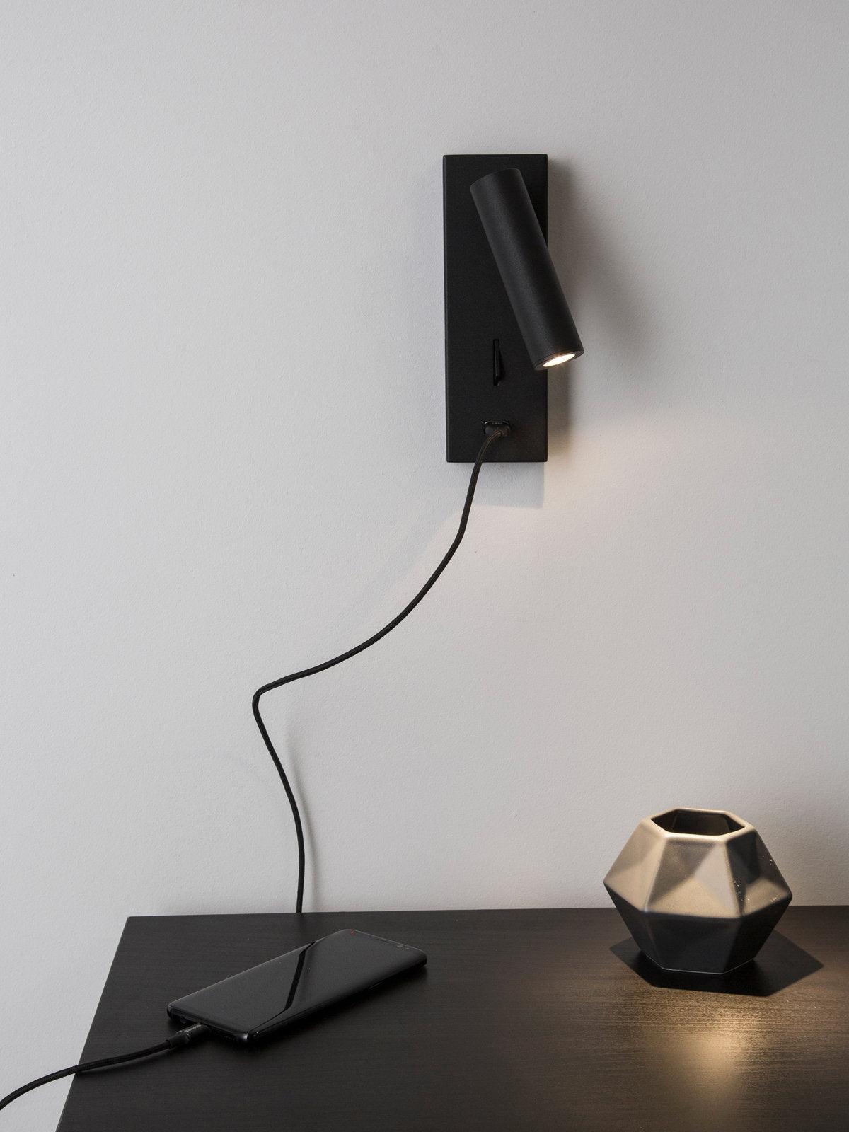 Sothis aplică de perete modernă minimalistă pentru pat USB negru