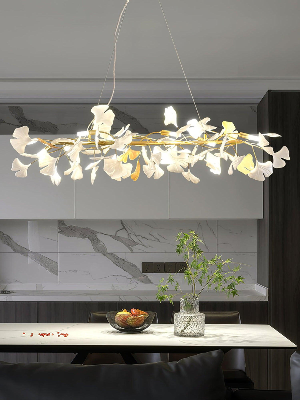 Candelabru cu cadru metalic, abajur ceramic în formă de ginkgo alb aurie, artă modernă