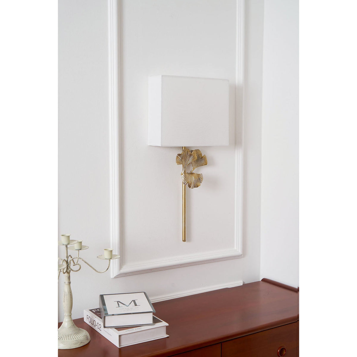 Mirelora aplică de perete