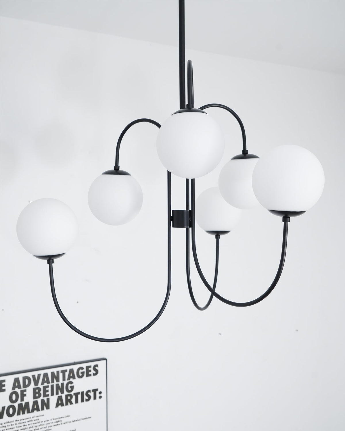Auruaria candelabru din alamă, cu glob, în grup, curbat, cu braț