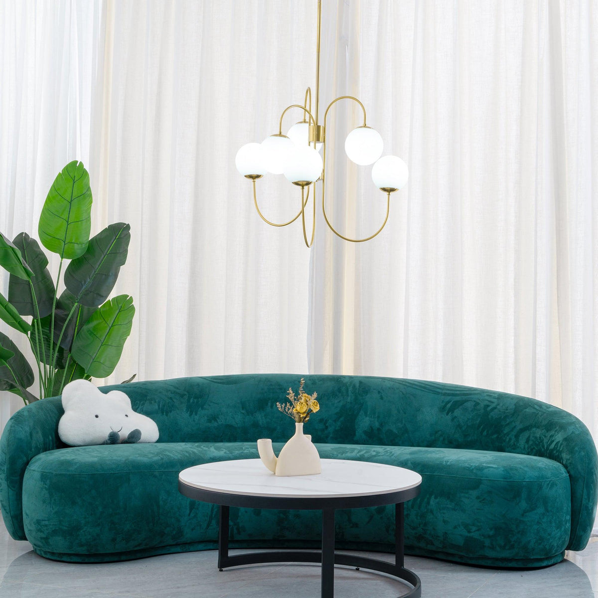 Auruaria candelabru din alamă, cu glob, în grup, curbat, cu braț